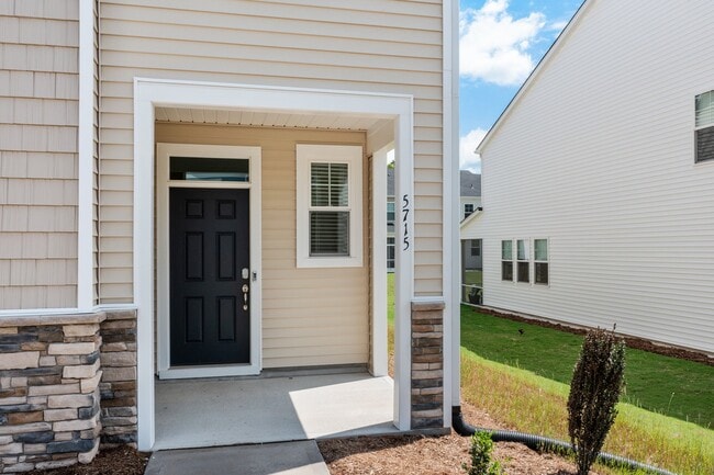 Building Photo - 5715 Woodlawn Dr