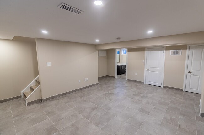 Building Photo - Briarfield Estates - North