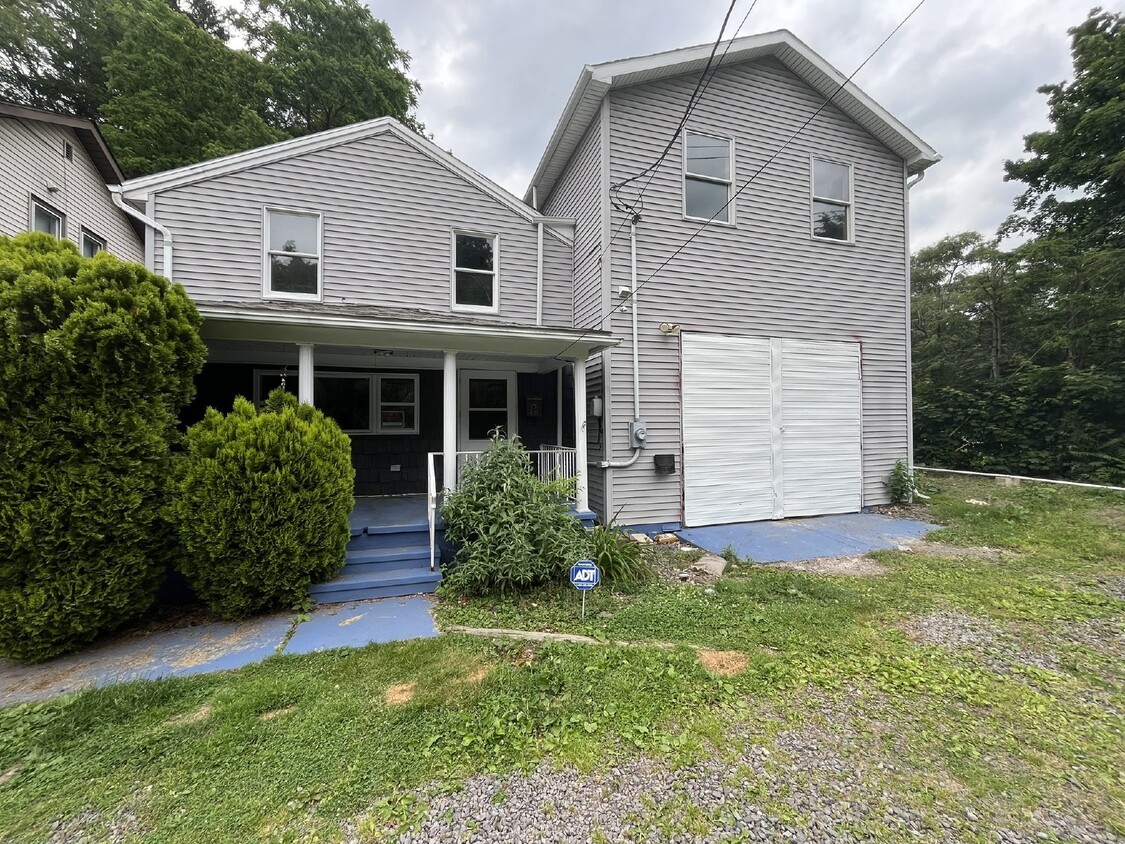 Primary Photo - Spacious Home for Rent in Shavertown, PA