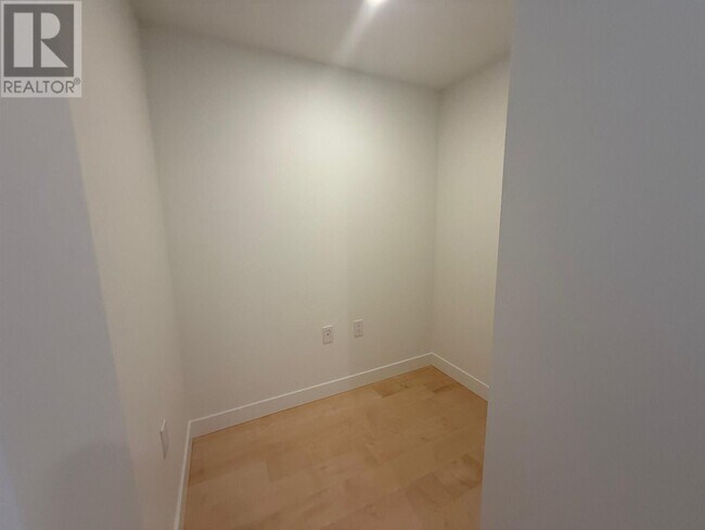 Photo du bâtiment - 135-1135 13th St E