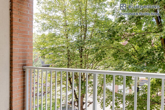 Foto del edificio - 444 Washington Blvd