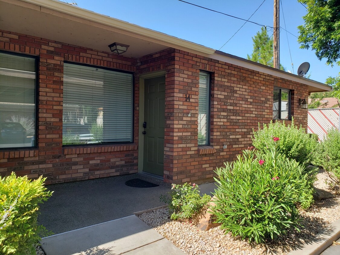 Primary Photo - 2 Bed 2 Bath Home End Unit
