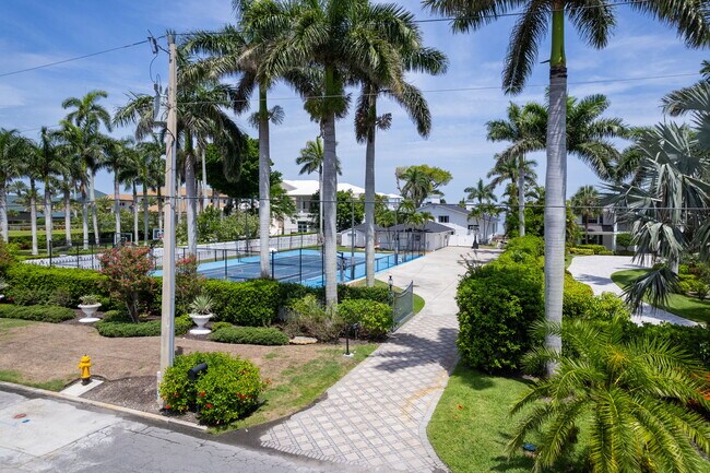 Foto del edificio - 5640 Shaddelee Ln W