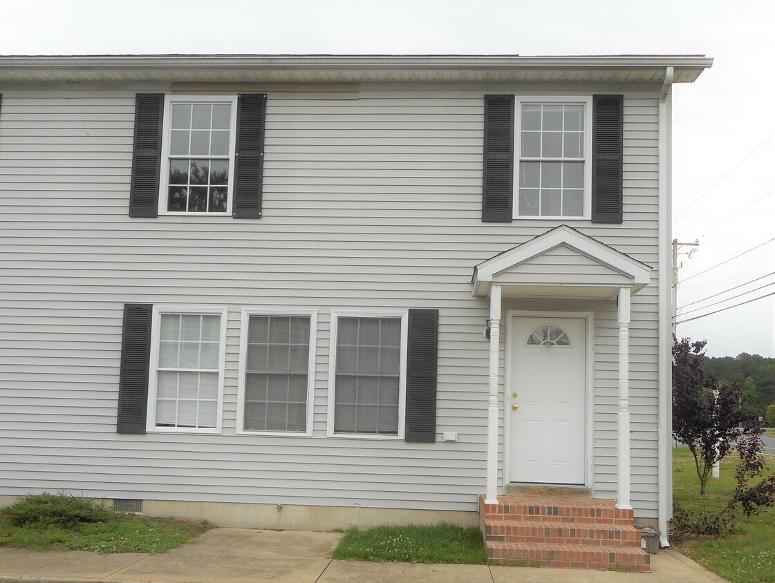 Townhome - 12380 Somerset Ave