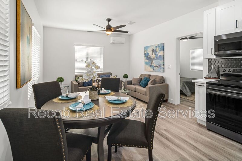 Foto principal - 4978-4988 Genesee Avenue