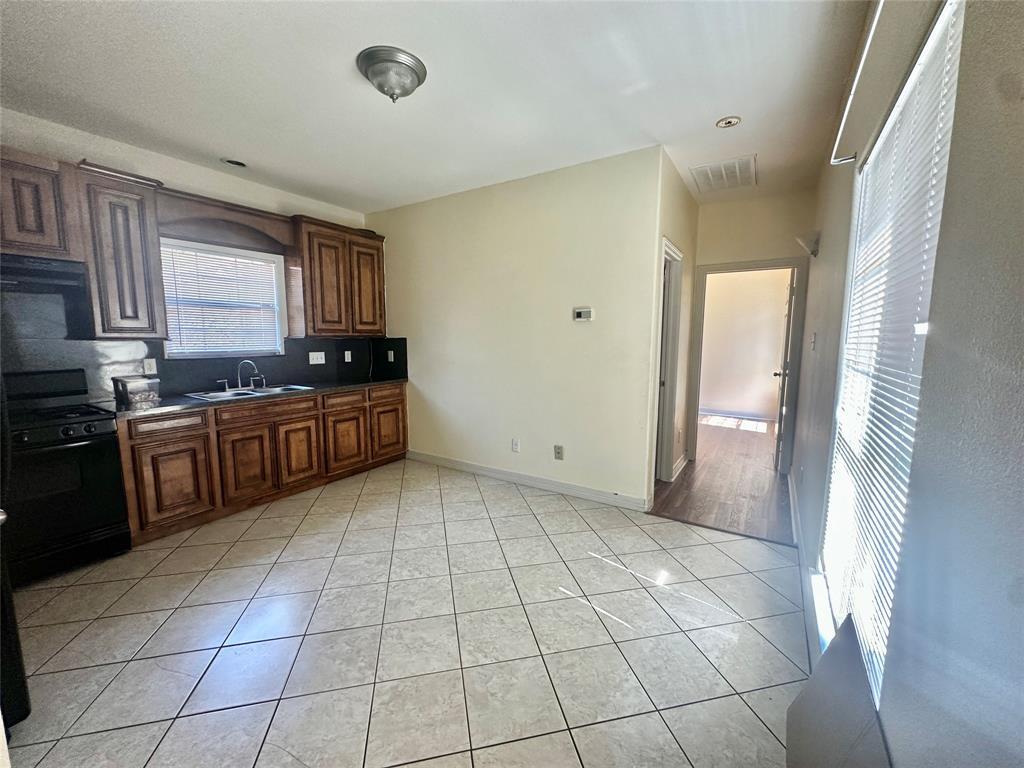 Foto principal - 3219 Charleston St