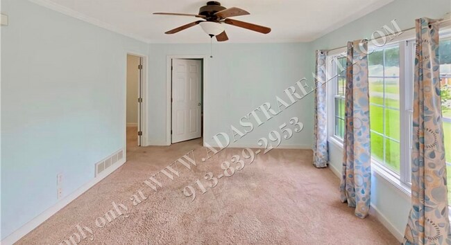 Foto del edificio - Cute Updated Home in Raytown-Available NOW!!