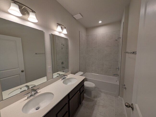 Building Photo - New Build, Large Feel 4 bedrooms 3 bath wi...
