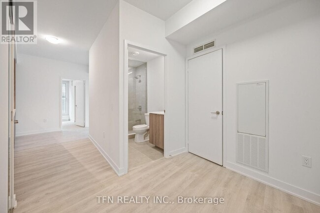 Building Photo - 15 Richardson St