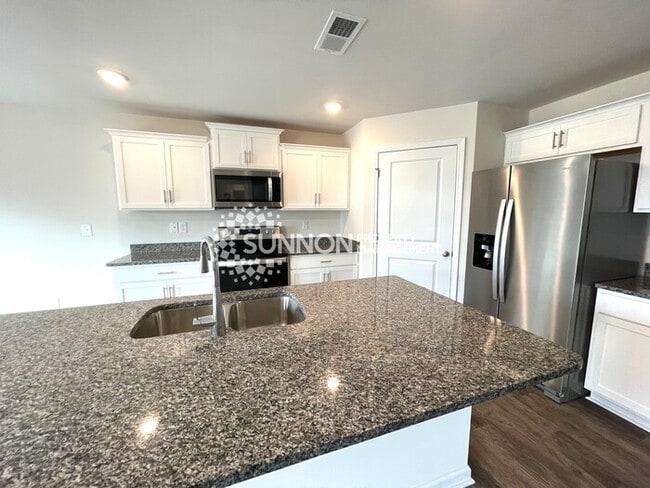 Building Photo - BRAND NEW 5 Bed, 3 Bath home in Sherrils S...
