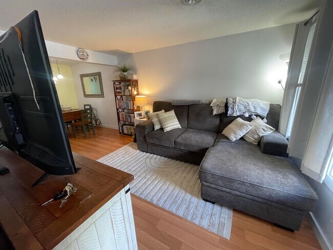 Building Photo - 40 Bourn Brook Road Unit 49