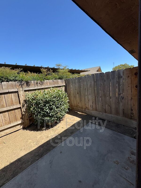 Foto del edificio - 3633 W Colonial Ave