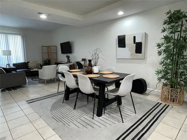 Building Photo - 2053 Grand Oak Dr