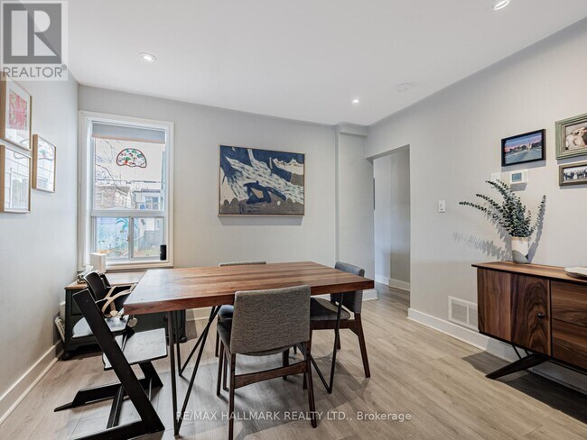 Photo du bâtiment - 263 Springdale Blvd