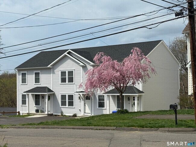 Foto del edificio - 37 Brainerd Rd