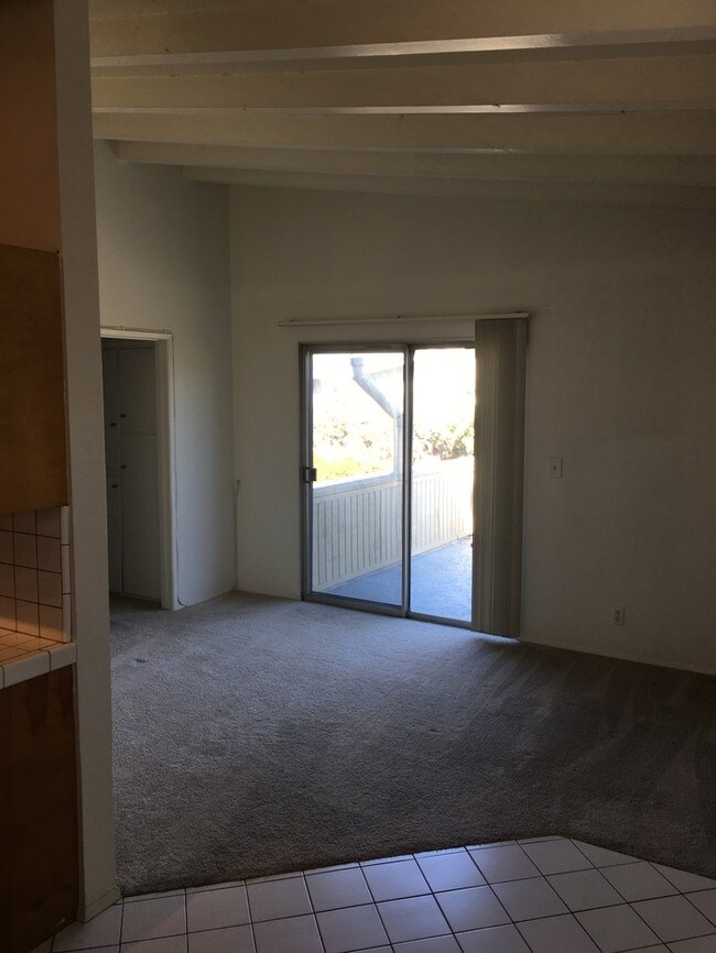 Foto del edificio - 325 E 17th Pl