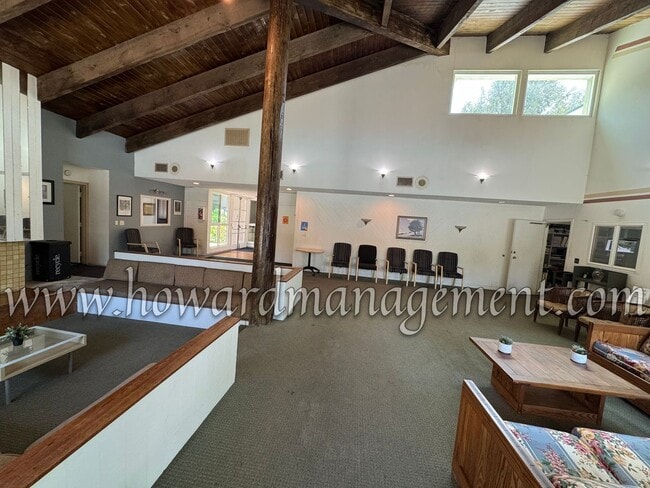 Building Photo - 3 Bedroom 2 Bathroom Condo in the Desirabl...