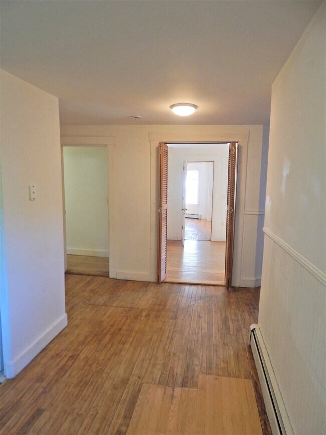 Eat-in Kitchen - 93 Newbury St