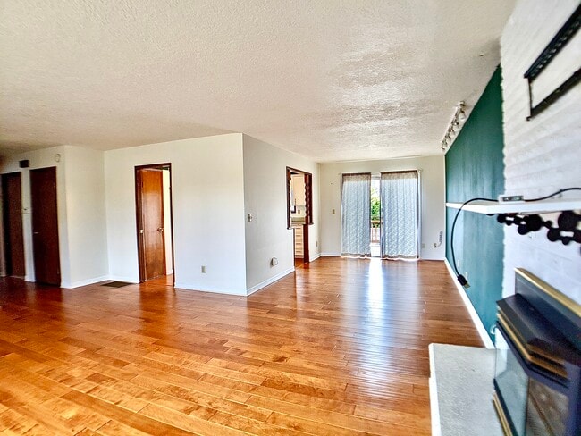 Building Photo - 2746 SE 73rd Ave