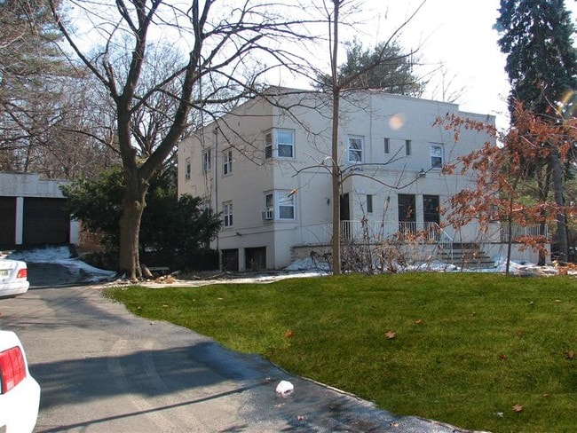 Building Photo - Grand Avenue Apartments