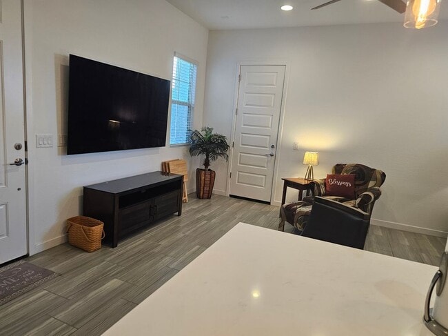 Building Photo - 9415 S 39th Dr