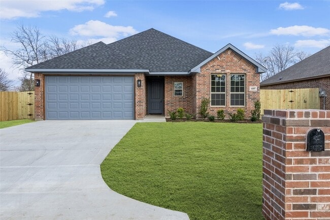 Building Photo - 605 S Oran Ave