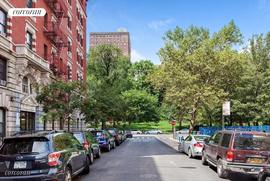 Building Photo - 362 W 119th St