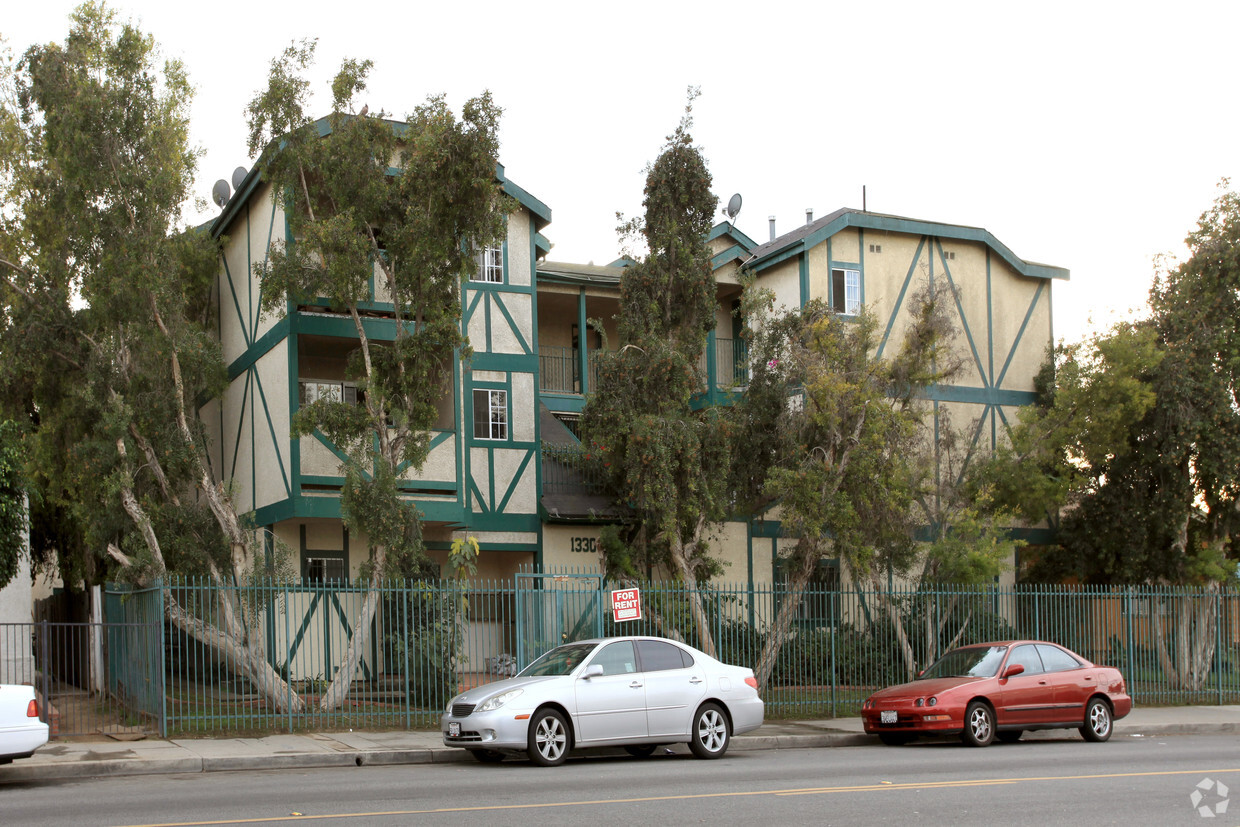 Building Photo - 1330-1332 E 10th St