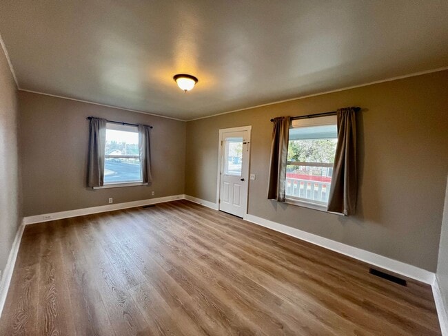 Foto del edificio - Charming 4-Bedroom Home with Office