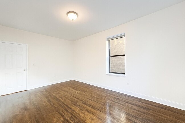 Building Photo - 105 Pinehurst Ave