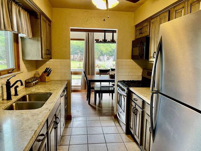 Building Photo - 507 Lougeay Rd