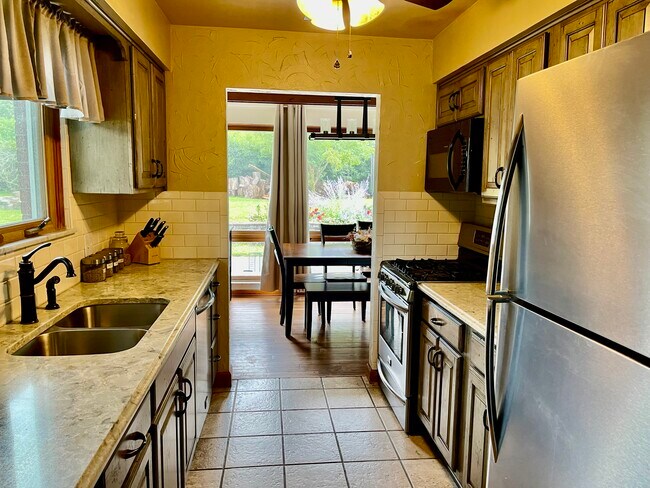 Foto del edificio - 507 Lougeay Rd