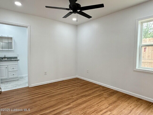 Foto del edificio - 2435 21st St