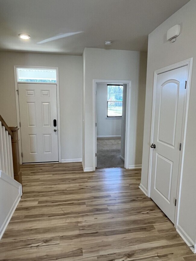 Foto del edificio - Spacious 5 Bed home in East Charlotte