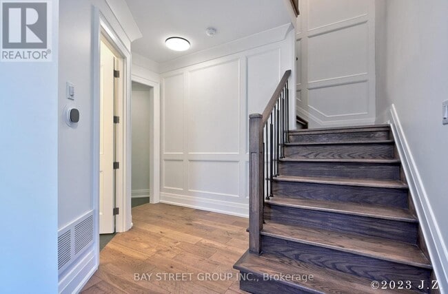 Photo du bâtiment - 60 Emmett Ave