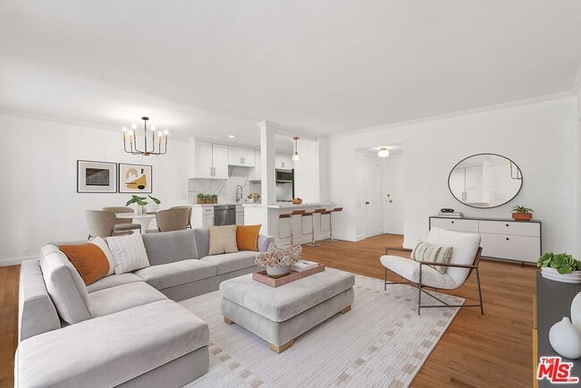 Foto del edificio - 7270 Hillside Ave