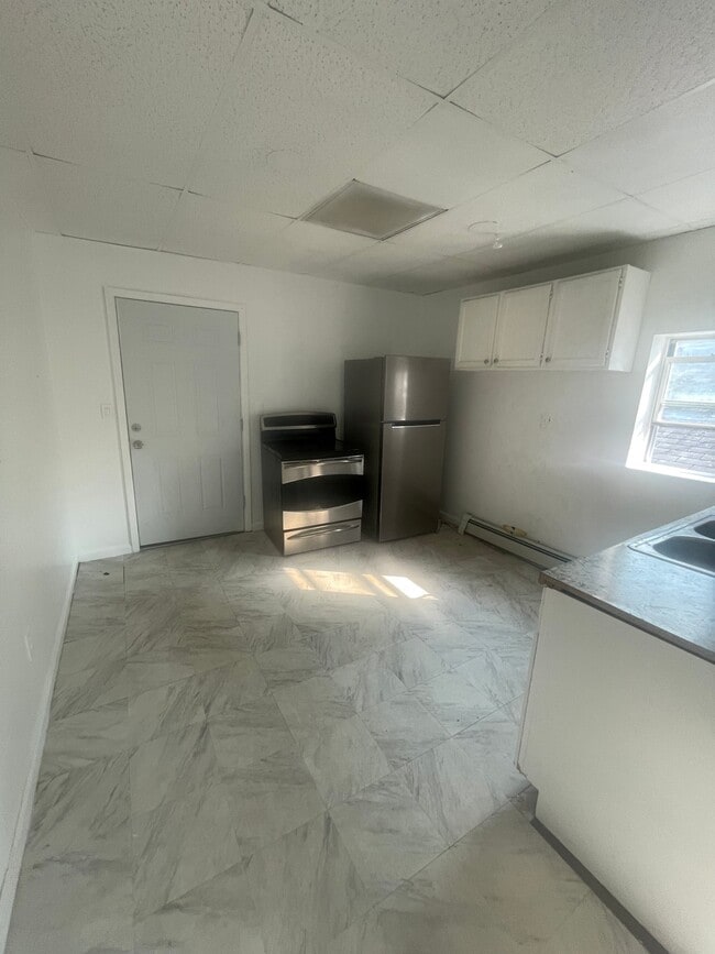 Building Photo - 50 Smith Clove Rd
