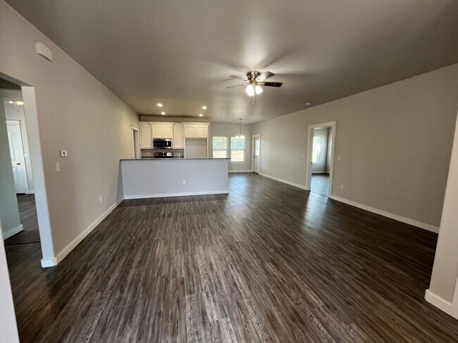 Foto del edificio - Quiet Neighborhood/Cozy Home/Two Car Garage