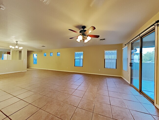 Building Photo - 107 W Calle Sauco