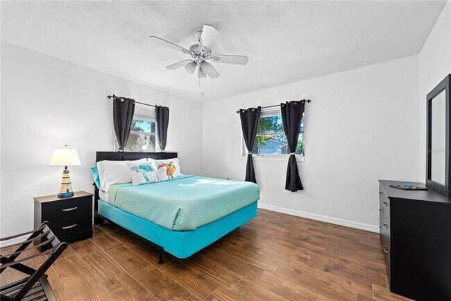 Foto del edificio - 2549 Clarendon Ave