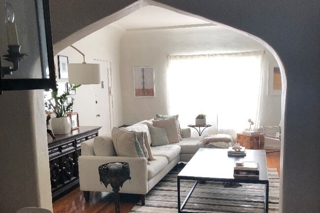 Foto del edificio - 315 N Gardner St