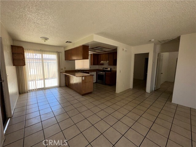 Foto del edificio - 15398 Bear Valley Rd