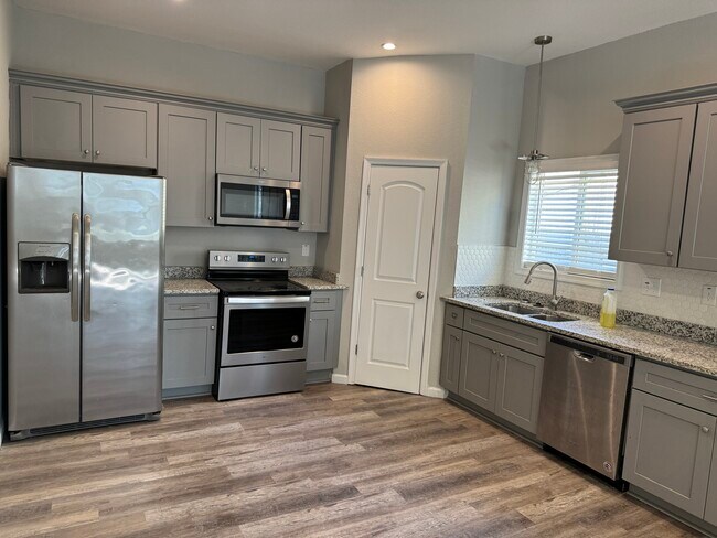 Foto del edificio - 606 W 28th St