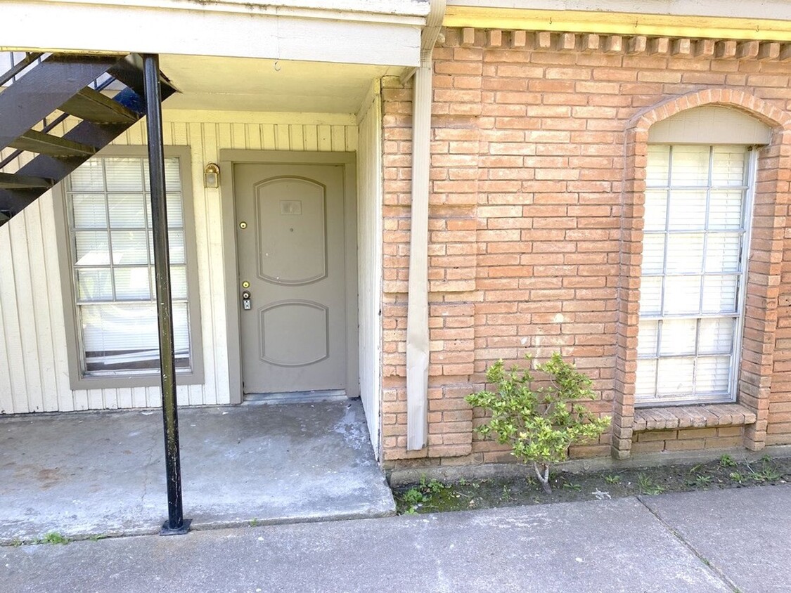 Primary Photo - SPRING BRANCH CONDO WITH ALL BILLS PAID!
