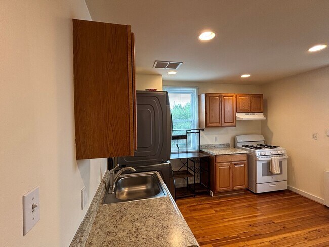 Foto del edificio - 1421 Sulphur Spring Rd