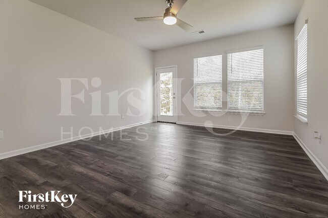 Foto del edificio - 310 Ashborne Ln