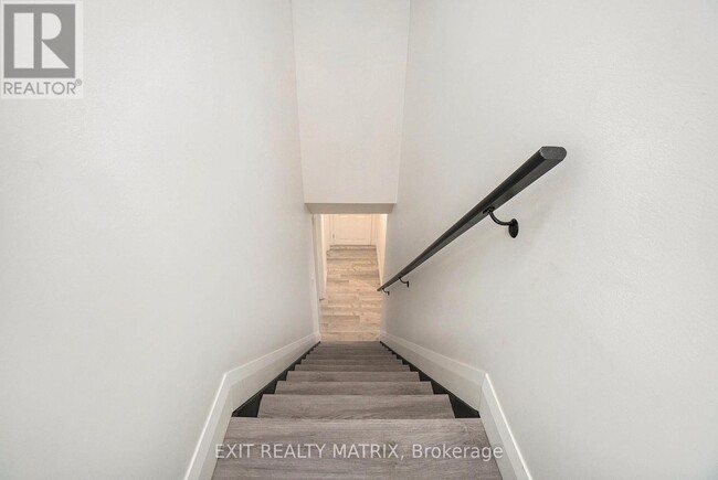 Building Photo - 21 Parkside Crescent