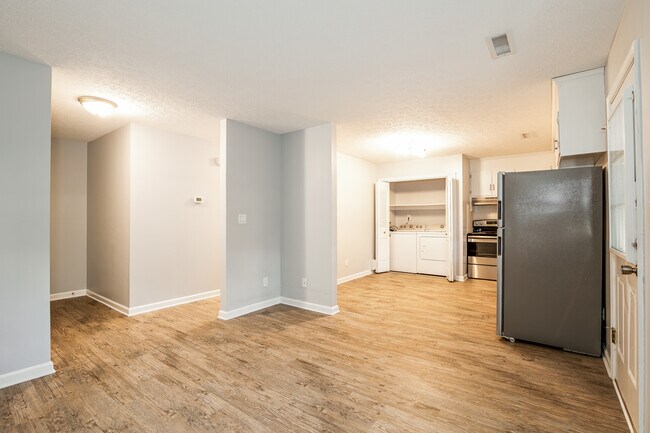 Foto del edificio - 887 Timberlake Dr