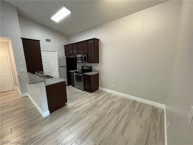 Foto del edificio - 2166 Arbour Walk Cir
