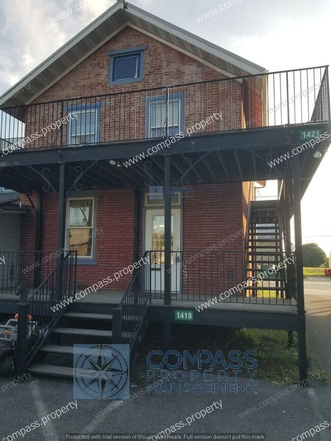 Building Photo - $995 - 1 Bedroom Apartment PLUS OFFICE are...